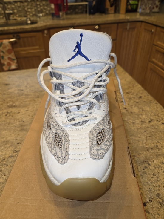 Jordan\'s 11 IE Low 1996 main image 4